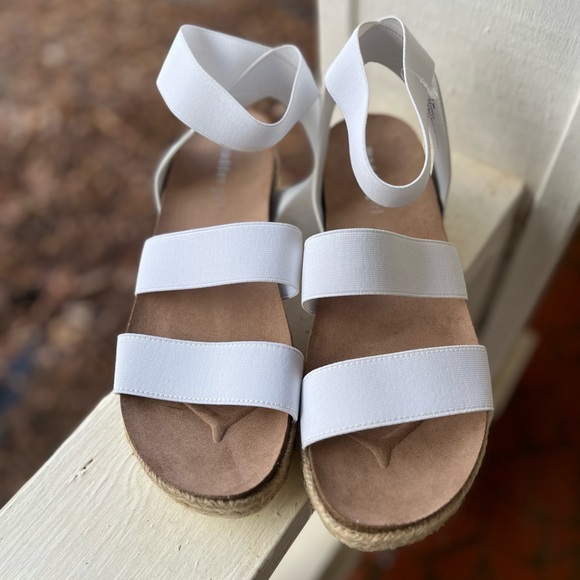 Madden Girl Women’s sandals. 9 - Picture 2 of 7